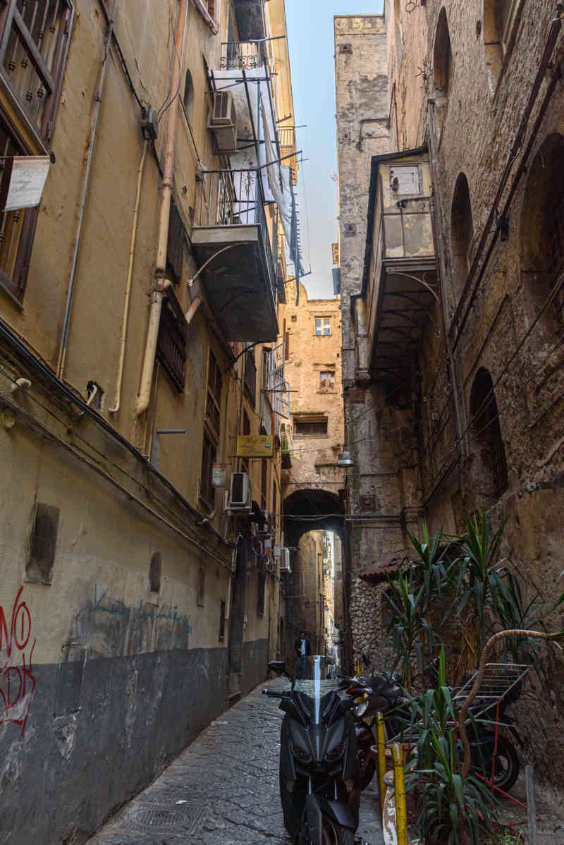 171 - Italia - Nápoles - Vico dei Panettieri.jpg